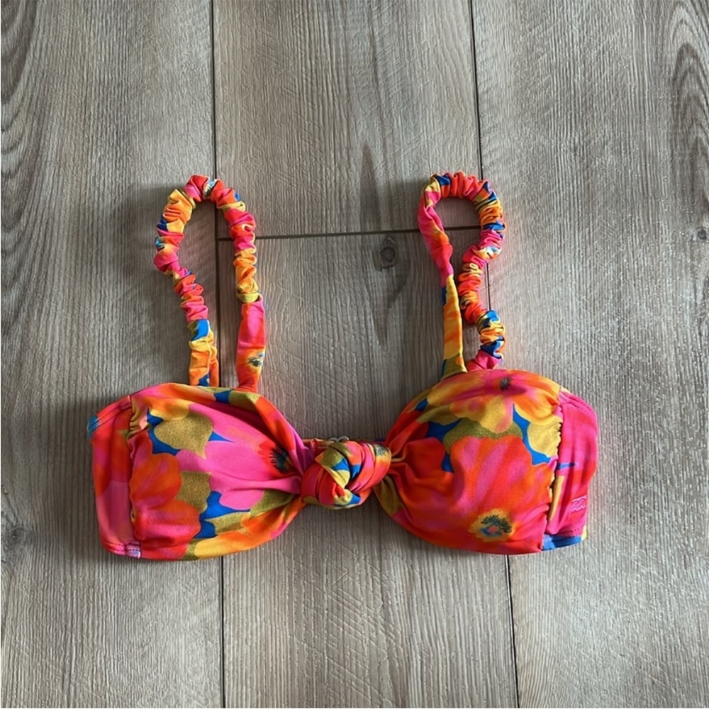 Billabong - Sunny Coast Knotted Ruched Bikini Top